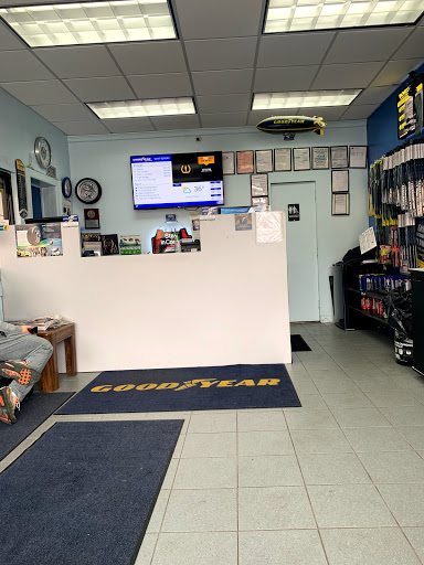 Auto Repair Shop «Savvy Tire & Auto Service», reviews and photos, 61-44 Fresh Meadow Ln, Fresh Meadows, NY 11365, USA