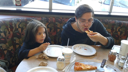 Pizza Restaurant «Round Table Pizza», reviews and photos, 2854 Mountain Blvd, Oakland, CA 94602, USA