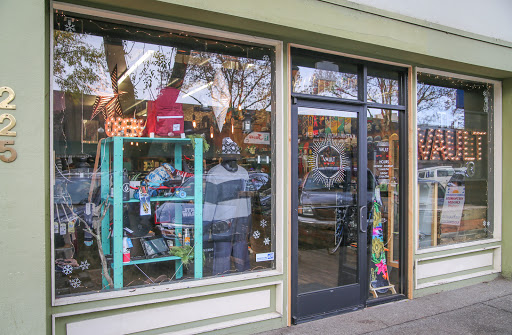 Snowboard Shop «The Vault - Snowboards & Skateboards», reviews and photos, 227 G St, Davis, CA 95616, USA