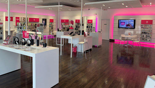 Cell Phone Store «T-Mobile», reviews and photos, 5921 Farm to Market 2920 g, Spring, TX 77388, USA