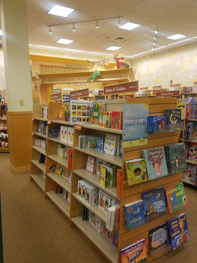 Book Store «Barnes & Noble», reviews and photos, 4100 Summit Plaza Dr, Louisville, KY 40241, USA