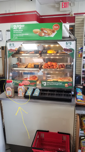 Convenience Store «7-Eleven», reviews and photos, 750 Rutherford Ave, Lyndhurst, NJ 07071, USA