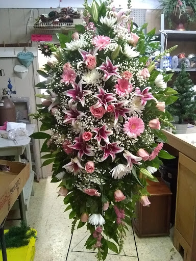 Florist «Camden Florist», reviews and photos, 212 W Main St, Camden, TN 38320, USA