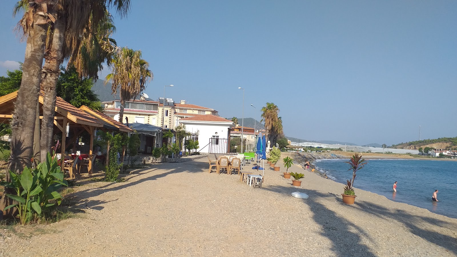 Photo de Hande beach II avec plusieurs moyennes baies