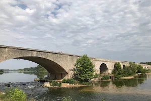 Le Pont de Beaugency image