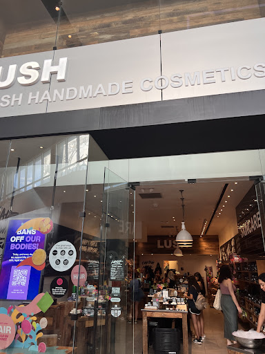 Lush, 1 Garden State Plaza Blvd, Paramus, NJ 07652, USA, 
