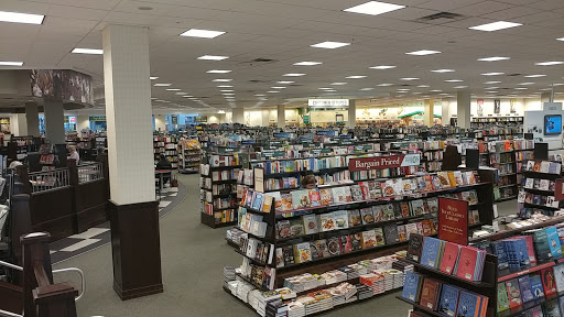 Book Store «Barnes & Noble Booksellers The Parks at Arlington Mall», reviews and photos, 3881 S Cooper St #2027, Arlington, TX 76015, USA