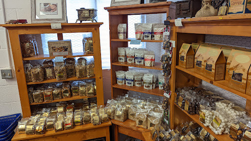 Farm «Pacific Hazelnut Farms & Candy Factory», reviews and photos, 14673 Ottaway Rd NE, Aurora, OR 97002, USA