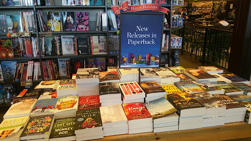 Book Store «Barnes & Noble Booksellers», reviews and photos, 1739 Olentangy River Rd, Columbus, OH 43212, USA