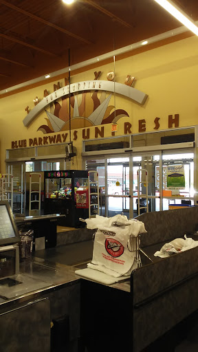 Grocery Store «Blue Parkway Sunfresh», reviews and photos, 4209 E 50th Terrace, Kansas City, MO 64130, USA