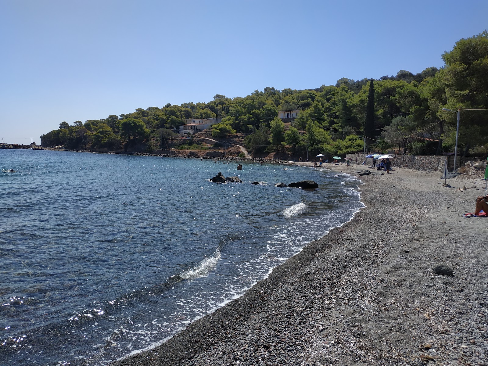 Foto von Paralia Portes mit brauner sand & felsen Oberfläche