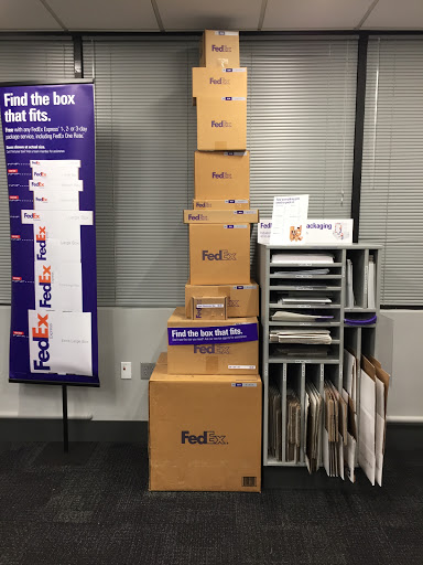 Shipping and Mailing Service «FedEx Ship Center», reviews and photos, 1375 N Hayden Rd, Scottsdale, AZ 85257, USA
