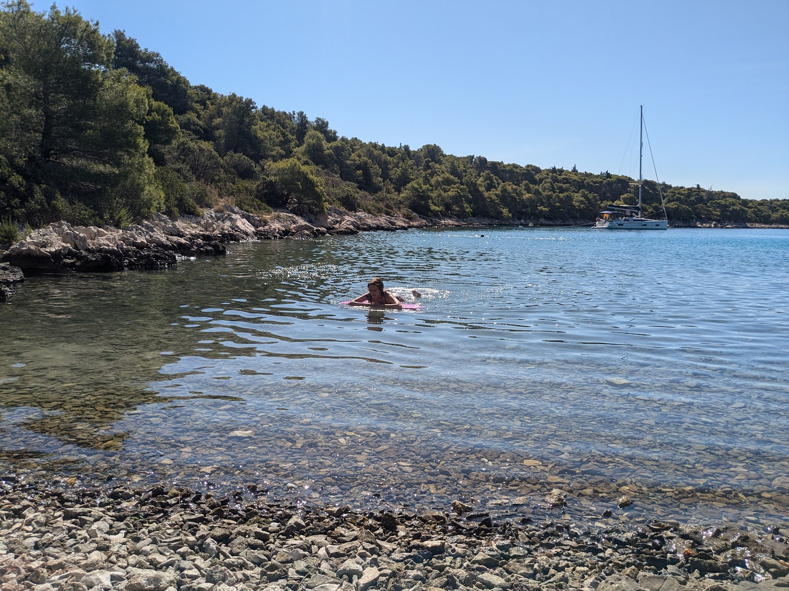 Foto von Blue Bay, Rogoznica mit felsiges gelände Oberfläche