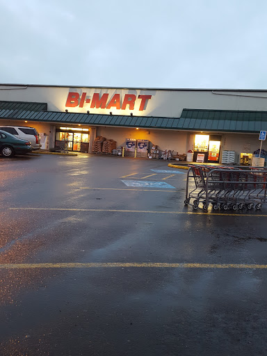 Bi-Mart, 2900 Haworth Ave, Newberg, OR 97132, USA, 