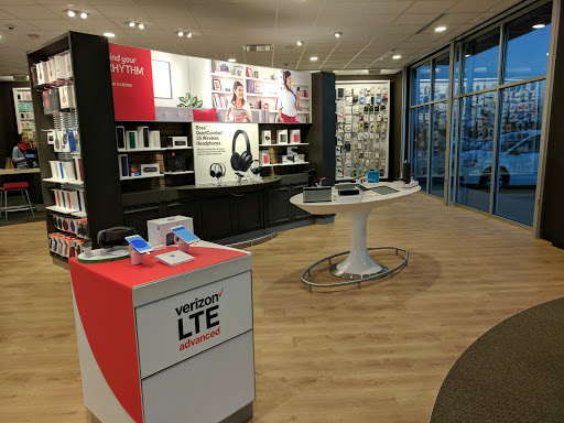 Cell Phone Store «Verizon», reviews and photos, 2425 2nd St #1, Coralville, IA 52241, USA