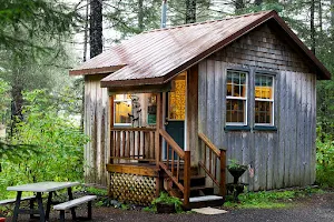 Millane's Serenity by the Sea Cabins image