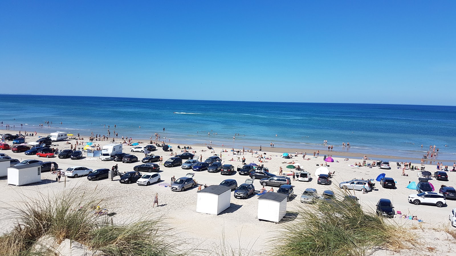 Foto von Blokhus Beach mit feiner beiger sand Oberfläche