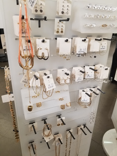 Clothing Store «Old Navy», reviews and photos, 1009 Flatbush Ave, Brooklyn, NY 11226, USA