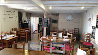 Atmosphère du Restaurant Auberge Des Girards à Saint-Paul-en-Cornillon - n°2