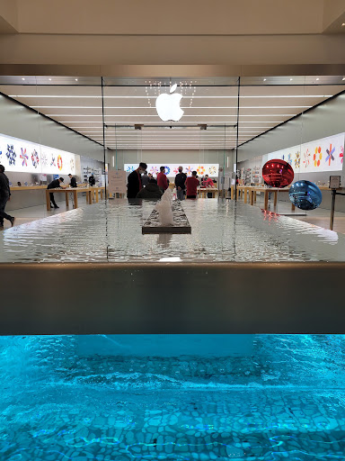 Apple Manhattan Village image