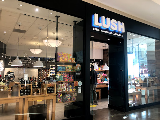 LUSH, 604 Park City Center J0604, Lancaster, PA 17601, USA, 