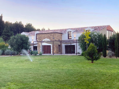 Domaine de Cristia / Caveau et Chambres d’hôtes à Courthézon