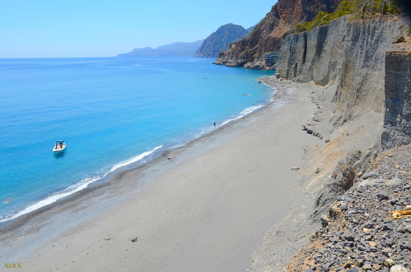 Foto von Domata beach mit grauer sand&kies Oberfläche