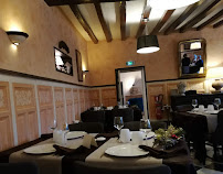 Atmosphère du Restaurant français La Croix d'Or à Le Pin-la-Garenne - n°5