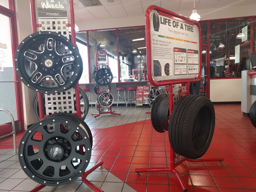 Tire Shop «Discount Tire Store - San Diego, CA», reviews and photos, 5860 Miramar Rd, San Diego, CA 92121, USA