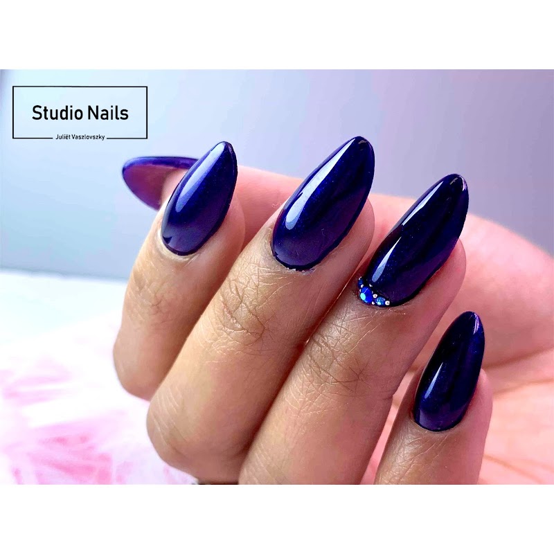 Studio Nails