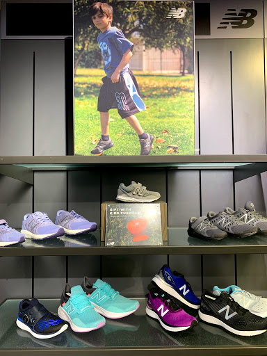 Shoe Store «New Balance Bellevue», reviews and photos, 823 Bellevue Way NE #100, Bellevue, WA 98004, USA