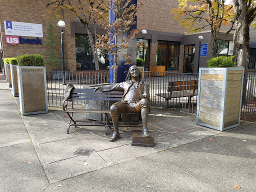 Grocery Store «Harvest Fresh Grocery & Deli», reviews and photos, 251 NE 3rd St, McMinnville, OR 97128, USA