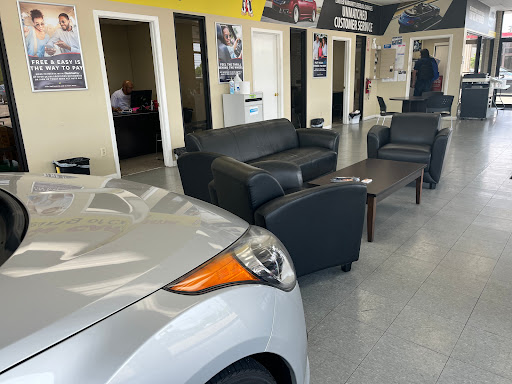 Used Car Dealer «American Car Center Tupelo MS», reviews and photos, 1195 S Gloster St, Tupelo, MS 38804, USA