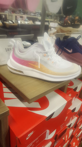 Shoe Store «DSW Designer Shoe Warehouse», reviews and photos, 8389 Leesburg Pike, Vienna, VA 22182, USA