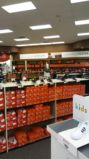 Shoe Store «Famous Footwear», reviews and photos, 5820 Aurora Ave, Des Moines, IA 50322, USA