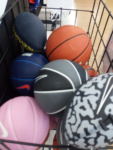 Sporting Goods Store «Big 5 Sporting Goods - Capistrano Beach», reviews and photos, 34101 Doheny Park Rd, Capistrano Beach, CA 92624, USA