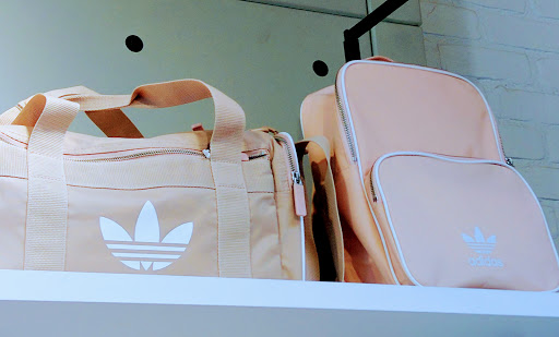 Shopping Mall «Abbot Kinney BLVD Shopping», reviews and photos, Navarre Ct, Venice, CA 90291, USA