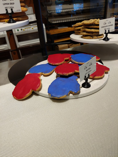 Shopping Mall «Midway Shopping Center», reviews and photos, 1001 Central Park Ave, Scarsdale, NY 10583, USA