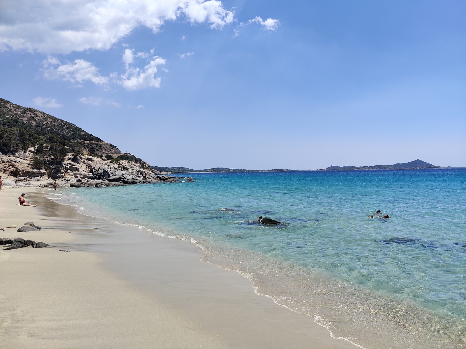Foto av Spiaggia Is Piscadeddus med turkos rent vatten yta