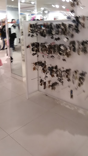 Clothing Store «F21 RED», reviews and photos, 470 Lewis Ave, Meriden, CT 06450, USA