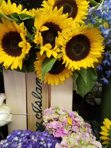 Florist «Country Village Florist and Gifts, Inc.», reviews and photos, 212 E Main St, East Islip, NY 11730, USA