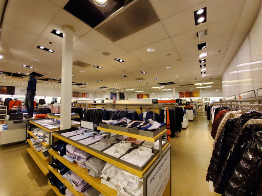 Clothing Store «Banana Republic», reviews and photos, 241 Fort Evans Rd NE, Leesburg, VA 20176, USA