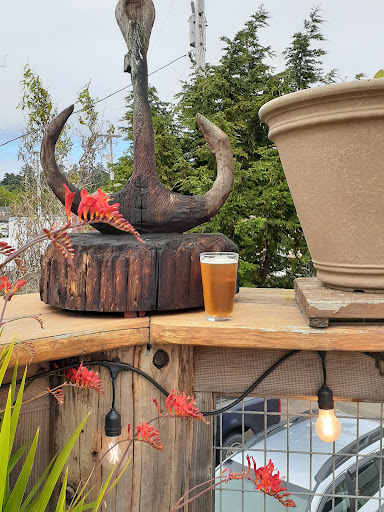 Bar & Grill «Snug Harbor Bar and Grill», reviews and photos, 5001 SW Hwy 101, Lincoln City, OR 97367, USA