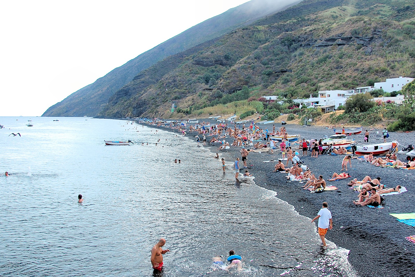 Spiaggia Ficogrande'in fotoğrafı uçurumlarla desteklenmiş