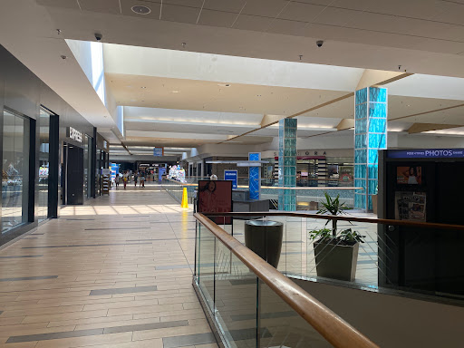 Shopping Mall «Oak Park Mall», reviews and photos, 11149 W 95th St, Overland Park, KS 66214, USA