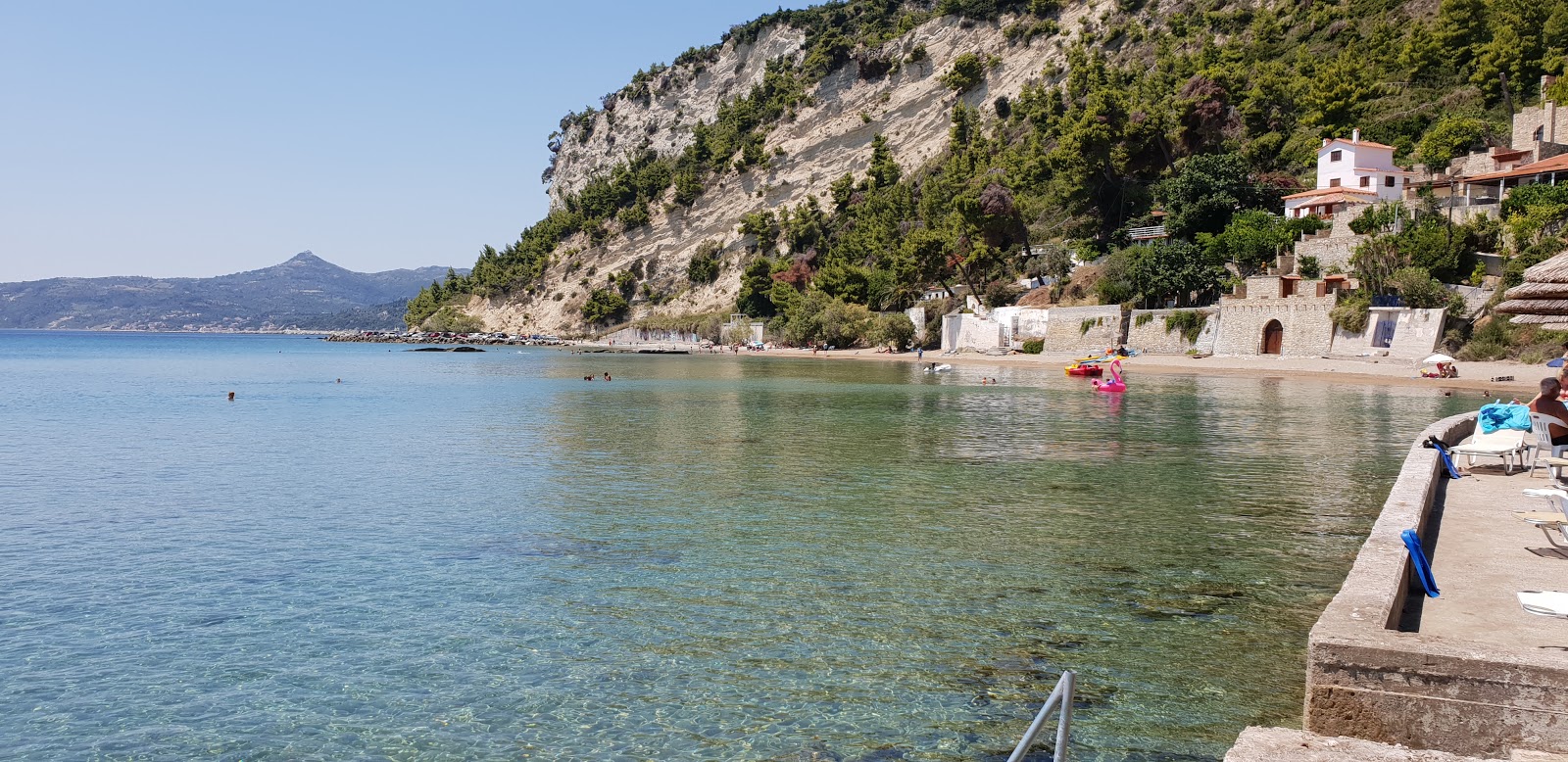 Fotografie cu Soutsini beach cu o suprafață de nisip gri