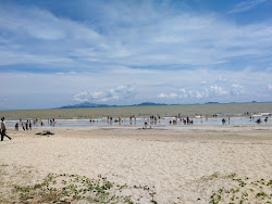 Foto von Tanjung Leman Beach und die siedlung