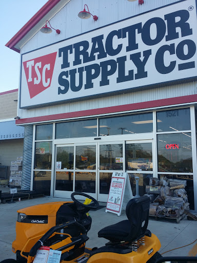 Home Improvement Store «Tractor Supply Co.», reviews and photos, 1521 N Main St, Beaver Dam, KY 42294, USA
