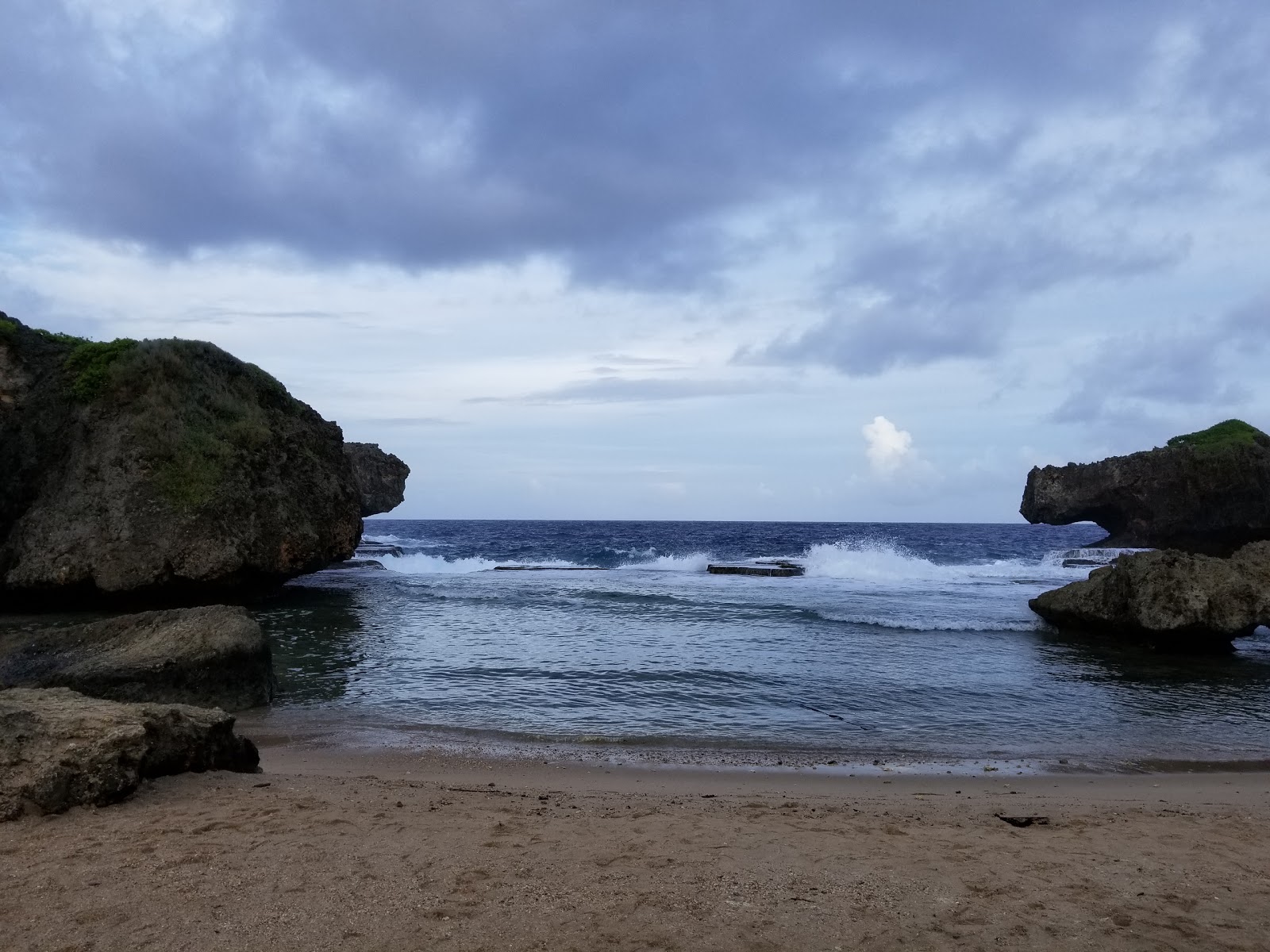 Foto de San Juan Beach localizado em área natural