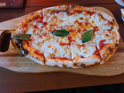 Rosso Pizza Wine Bar